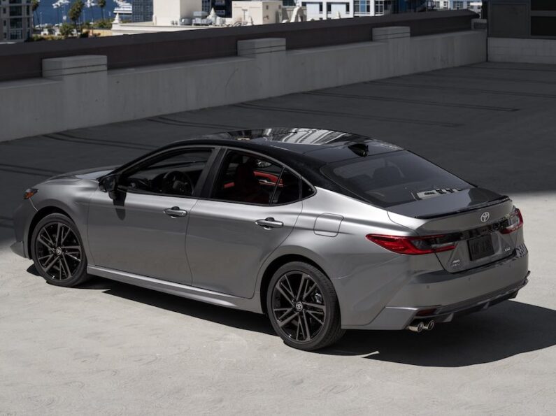 Toyota Camry XSE 2026: por qué es el sedán híbrido más atractivo y completo del año